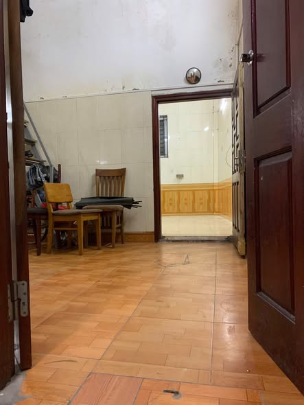 Giá thuê: 5 triệu có thương lượng , Cho thuê nhà tầng 1 và gác xép trong ngõ, gần ngõ 45 phố Hồ G...