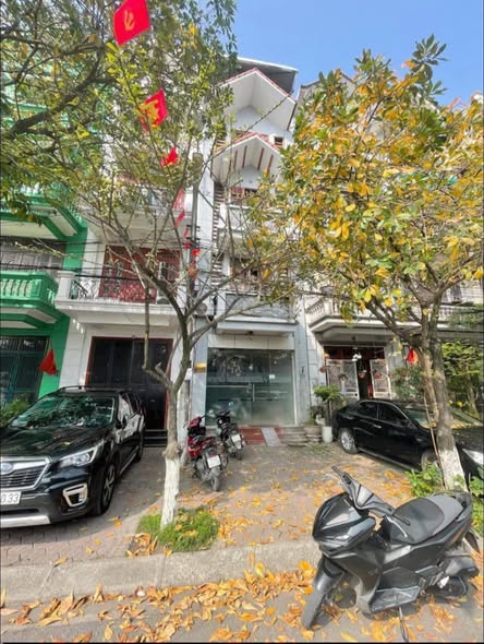 NGỘP BANK CẦU GIẤY – PHÂN LÔ QUÂN ĐỘI 2 MẶT TIỀN – VỈA HÈ – ÔTO TRÁNH