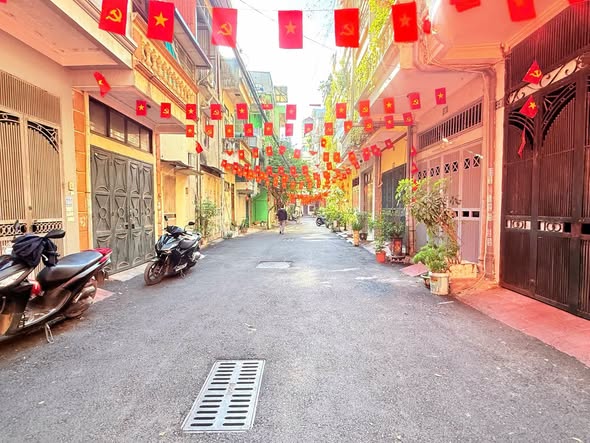 Phân lô ô tô vào nhà Nghĩa Tân Cầu Giấy 60m2 có sẵn 4 tầng giá 18,8 tỷ