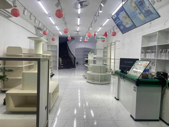 Cho thuê nhà mặt phố Lò Đúc, Hai Bà Trưng, mặt tiền rộng 5,7m