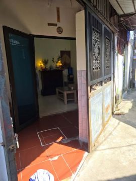 Chính chủ cho thuê nhà cấp 4, có 1 ngủ, 1 khách, bếp, vệ sinh khép kín, gác xép rộng rãi. nhà riê...