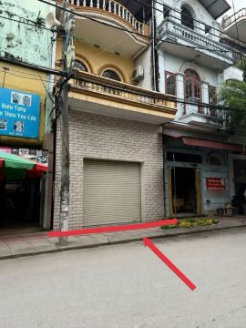 Chuyển hướng kinh doanh gia đình Em cần Xoay vốn làm ăn nên muốn bán Mảnh đất có sẵn nhà,gần với ...