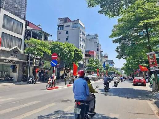 Căn góc SIÊU PHẨM mặt phố Tôn Đức Thắng DT 100m2 MT 5,5m, nằm bên số chẵn gần Ô Chợ Dừa giá 79,9tỷ.