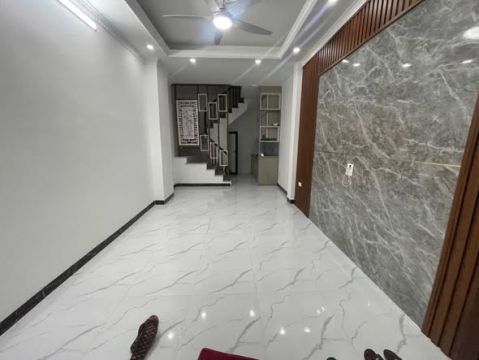 Bán bất động sản Long biên 5TỶ