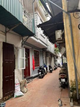 Cần tiền nên gia đình bán gấp căn nhà 2 tầng, S=32m (tầng 1) , 35m ( tầng 2)khu Nghĩa Tân, giá tu...