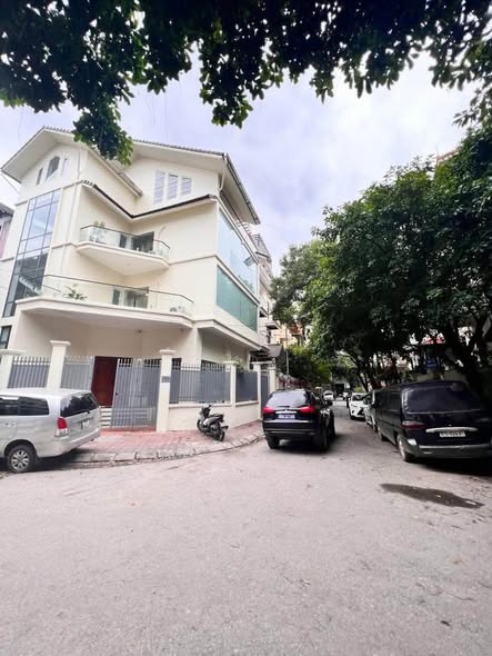 BIỆT THỰ KĐT TRUNG YÊN - TRUNG HOÀ - CẦU GIẤY - 3 Ô TÔ TRÁNH