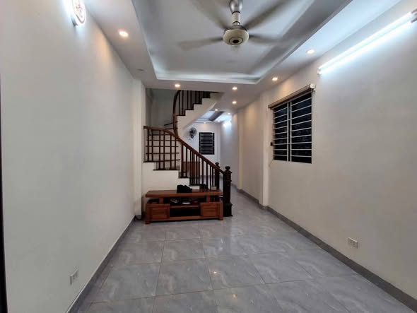 Đại La - 5 tầng nhà net- 40M2 - 6 TỶ 95