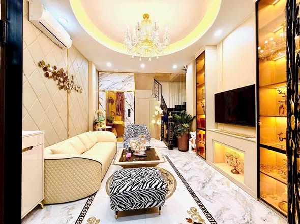 Trương Định , Hoàng Mai - 35M - 5 tầng - Thang máy - Chỉ Hơn 9 Tỷ ( Có Thương Lượng Sâu )