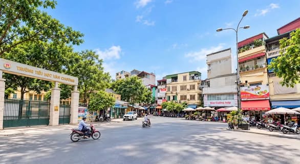 40M2 -KHÂM THIÊN -GẦN NGÃ TƯ -6 TẦNG -THANG MÁY CHỜ -MT: 3.5M -14.8 TỶ -VỈA HÈ-OTO 2 CHIỀU