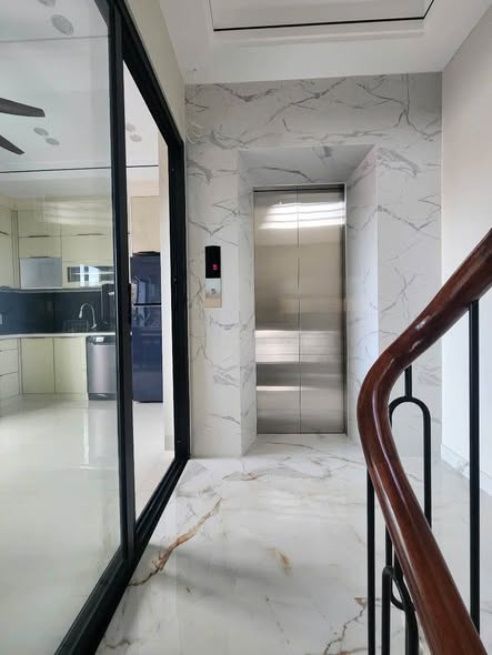 Bán nhà Lâm Du- Bồ Đề diện tích 36,6m2 đã xây 6 tầng thang máy, giá 9,6 tỷ có thương lượng, Nhà đ...