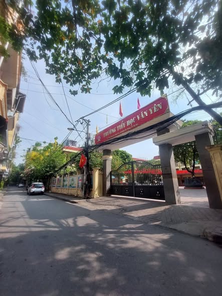 VĂN QUÁN LÔ GÓC NHÀ ĐẸP 5 PHÒNG FULL ĐỒ Ô TÔ 7 CHỖ ĐỖ CỬA 5 PHÒNG