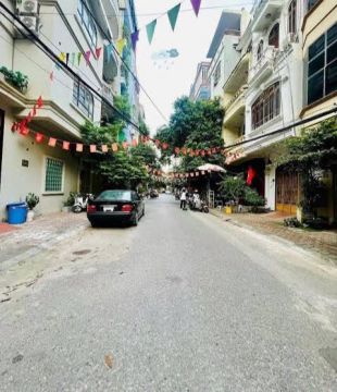 Nhà MINH KHAI 100m x 6 tầng, gần đường ô tô tránh.