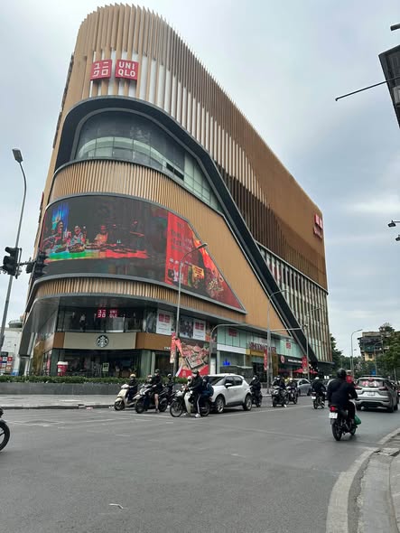 NHÀ SIÊU ĐẸP - PHƯƠNG MAI - Ô TÔ SÁT NHÀ -NGÕ THÔNG TỨ TUNG -THIẾT KẾ HIỆN ĐẠI - FULL NỘI THẤT .