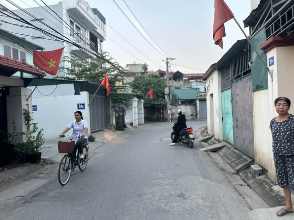 SIÊU PHẨM THẠCH BÀN – 6 TẦNG THANG MÁY – Ở NGAY  Diện tích: 50m² – Mặt tiền 4,5m 6 tầng thang máy...