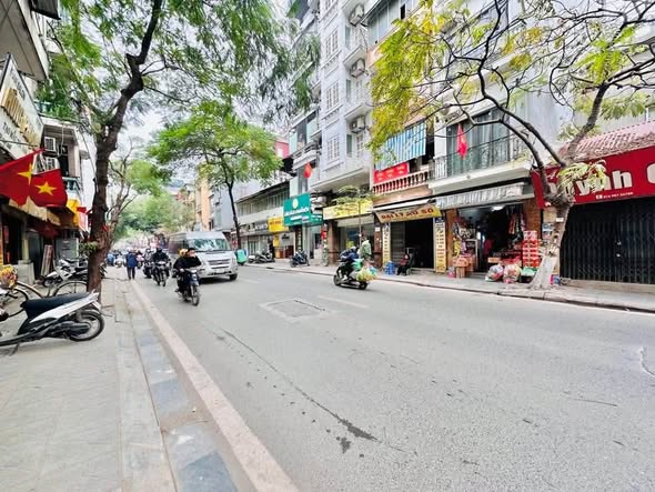 PHÂN LÔ 7 TẦNG - VỈA HÈ KINH DOANH - GARA Ô TÔ - THANG MÁY - NỘI THẤT XỊN SẴN Ở LUÔN