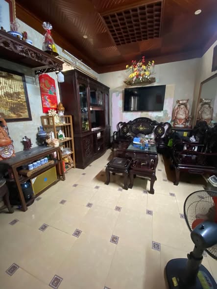 Bán nhà riêng 4 tầng tại khu vực Trần Nhật Duật, Hoàn Kiếm, vị trí đẹp chỉ cách mặt phố chính 5 m...