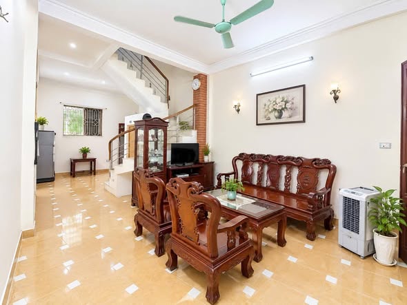 BÁC TRƯƠNG CHÍNH CHỦ BÁN NHÀ LONG BIÊN