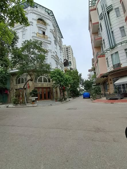 TRUNG TÂM QUẬN HOÀNG MAI PHỐ TAM TRINH.