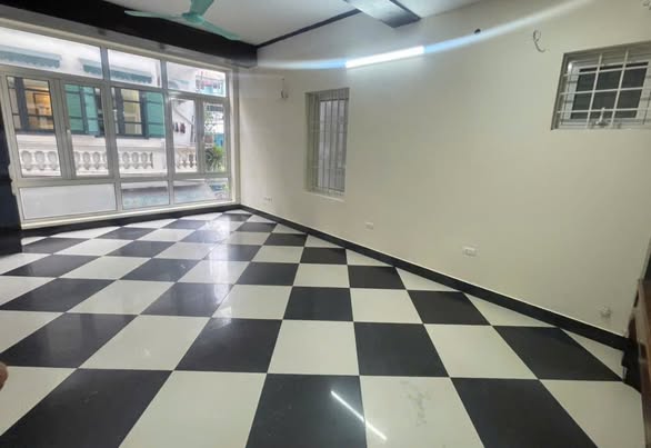 CHO THUÊ NGUYÊN CĂN HOÀNG HOA THÁM BA ĐÌNH PHÂN LÔ Ô TÔ SÁT PHỐ ĐẸP THOÁNG LÔ GÓC. Ở VÀ KINH DOANH.