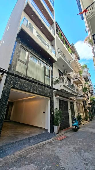 12.3 Tỷ -  40 m² - 6 Tầng thang máy - LẠC LONG QUÂN - TÂY HỒ, VF3 đỗ cửa,Ngõ Thông bàn cờ, dân tr...