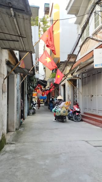 9.6 Tỷ nhà Cầu Giấy ngõ thông kinh doanh phố Nguyễn Khánh Toàn