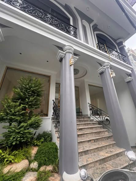 Mặt phố 10 tầng Giảng Võ Ba Đình 105m2 mặt tiền 8m vỉa hè rộng hầm ô tô kinh doanh giá 78 tỷ