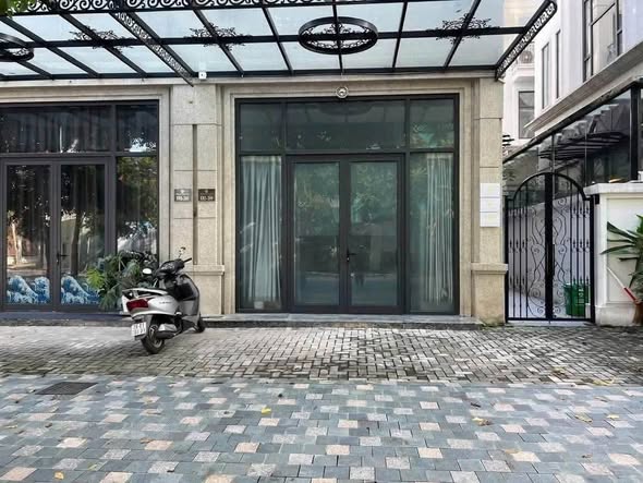 0932267276 cho thuê Biệt thự Lk Diamonpoint tại C14, Phúc Lợi 105m2 5 Tầng  28 Triệu.