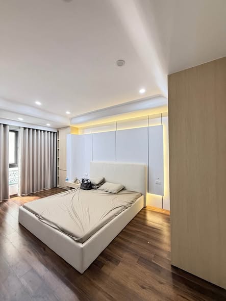 Bán nhà 10,68 tỷ đường Hoàng Hoa Thám Ba Đình 10 mét thẳng ra phố, gần ô tô