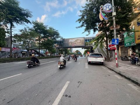 Bán bất động sản Long biên 200 TRIỆU/M2