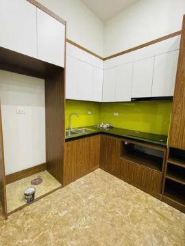 Cho Thuê nhà Kim Mã, dt 35m2 x 4 tầng + 10m sân, oto cách 10 m, full nội thất, giá 12 triệu/tháng.