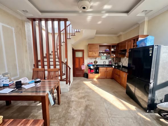 LẠC LONG QUÂN – 33M² – 5 TẦNG – HƠN 8 TỶ | 1 NHÀ RA NGÕ Ô TÔ