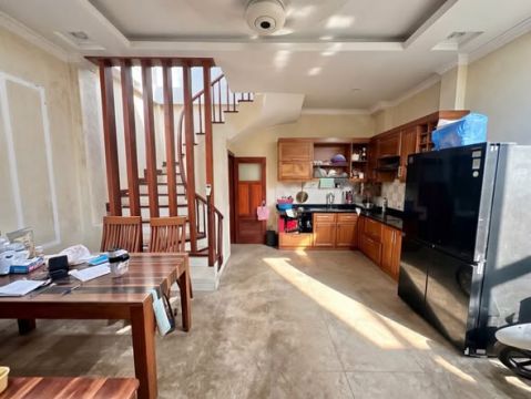 LẠC LONG QUÂN – 33M² – 5 TẦNG – HƠN 8 TỶ | 1 NHÀ RA NGÕ Ô TÔ