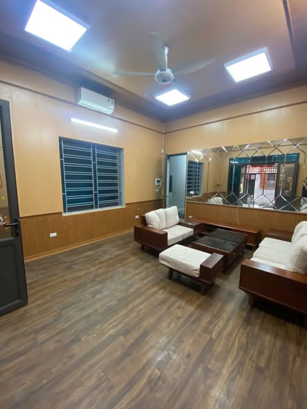 Cho thuê nhà nguyên căn ngõ 162 Đông Thiên, Vĩnh Hưng, Hoàng Mai- Ô tô 5 tạ đỗ cửa