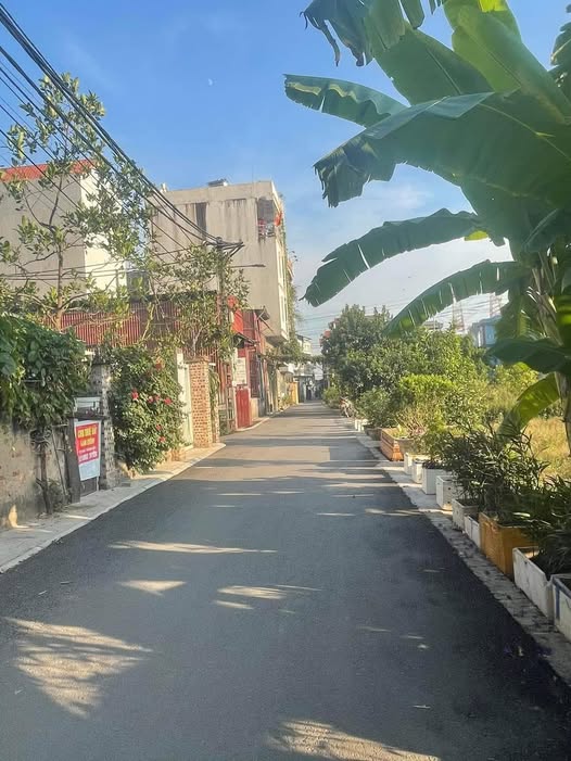 Bán Đất Tặng nhà Cấp 4 tại Yên Viên- Gia Lâm. Ngõ thông, ô tô tránh- hơn 7 tỷ