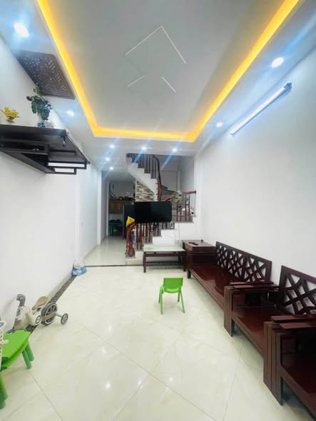Cần Bán Nhà Hữu Hoà, Tả Thanh Oai- 4,5 tầng- gần 40M2- SĐCC- 4,86 Tỷ