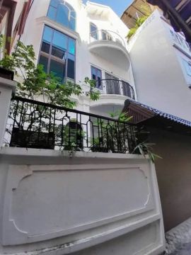 Cho thuê nhà riêng ngõ 121 An Dương Vương, Tây Hồ, Hà Nội.