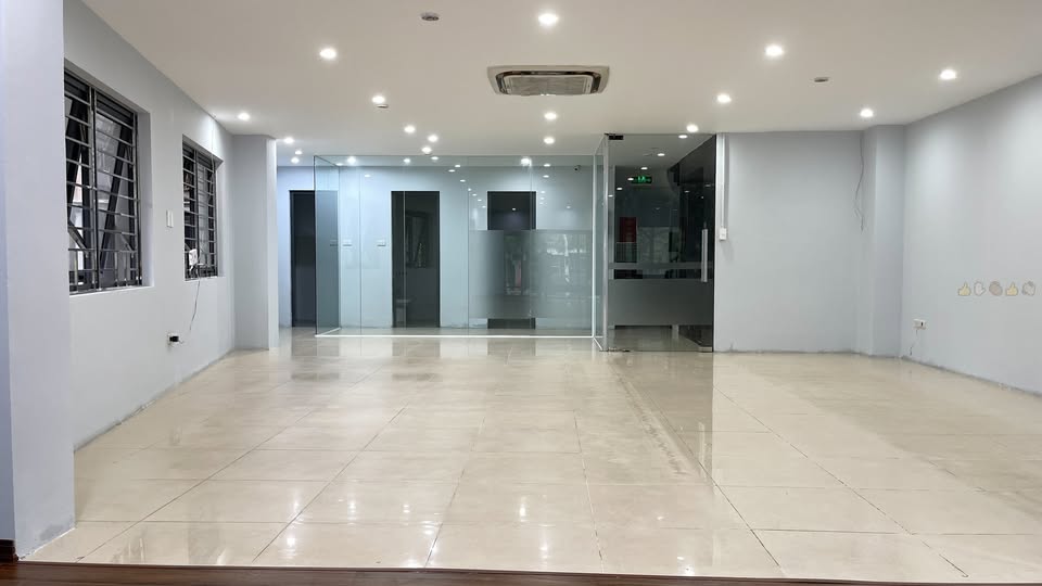 CHO THUÊ NHÀ BÀN GIAO NGAY – VĂN PHÒNG  2 MẶT TIỀN THOÁNG RỘNG phố hà kế tấn thông trường chinh đ...