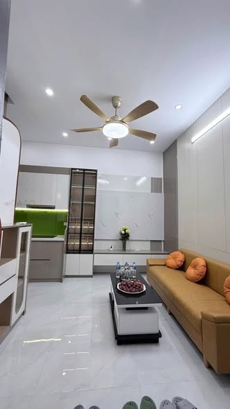 Cho thuê nhà tại ngõ Lệnh Cư, Đống Đa, 5 tầng, full nội thất, giá 14 triệu/tháng.