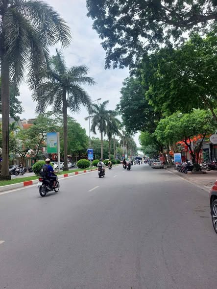 Gia đình chị Thúy chuyển công tác sang Park CiTy cần nhượng gấp căn nhà TT KĐT Văn Quán HĐ gđ ac ...