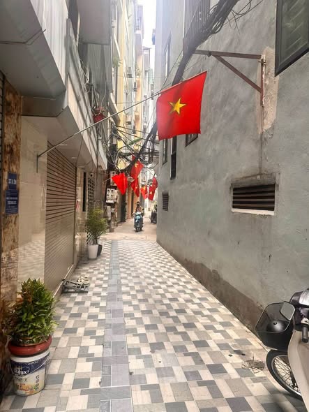 Tôi Cần Bán Gấp Nhà Hồ Tùng Mậu 9.8 tỷ nhà 5 tầng về ở luôn nhà còn mới , diện tích 40m2