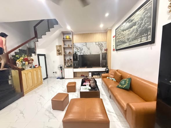 Hơn 5 tỷ có ngay nhà 35m2 - 4 tầng full nội thất phố Tôn Đức Thắng | Trước nhà rộng 4m