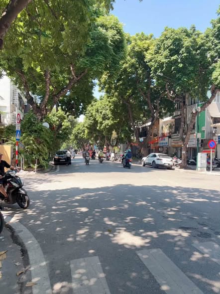 PHÂN KHÚC HƠN 4TỶ -DT MẶT PHỐ TRẦN PHÚ,HOÀN KIẾM KINH DOANH HOMESTAY ,ONL,Ở RẤT HIỂM.