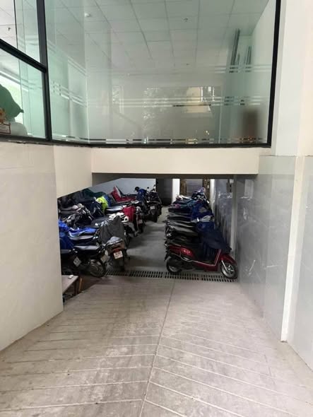Cho thuê nhà 45m2 x 6 tầng, thang máy tại ngõ 58 phố đào tấn, ba đình