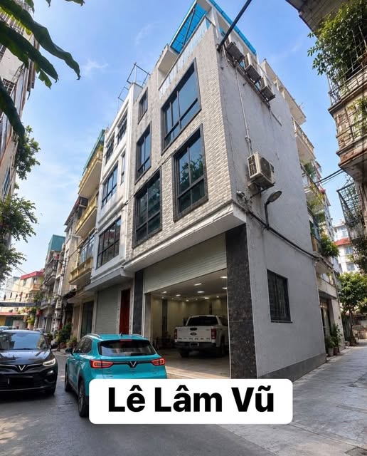Chủ nhà thì giảm giá sâu, khách thì chờ nhà tăng giá lại mới mua.
