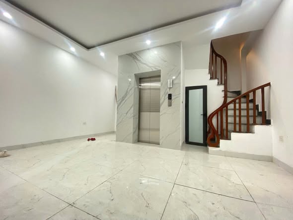 HƠN 8 TỶ - TRUNG TÂM ĐỐNG ĐA - 32m2 6 TẦNG THANG MÁY XÂY MỚI, HAI THOÁNG,  GẦN Ô TÔ VÀI BƯỚC RA V...