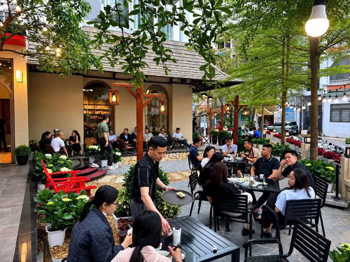 Góc Sang Nhượng - Cafe sân vườn khu Hai Bà Trưng - sát Hoàn Kiếm