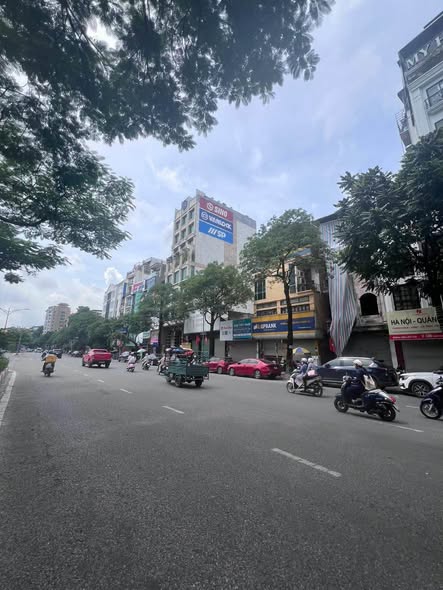 Bán toà KHÁCH SẠN 2 thoáng Mặt Phố trung tâm quận Hai Bà Trưng.
