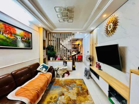 Chỉ 7 Tỷ... Bán Nhà Quận Thanh Xuân - 36m2 xây 5 Tầng - Ngõ Rộng, Thoáng - 20m Ra Đường Oto Tránh.
