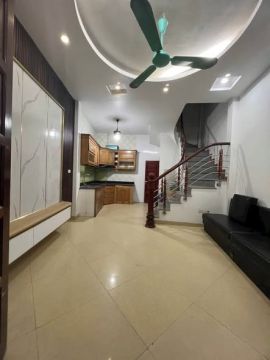 CHỈ HƠN 6 Tỷ NHÀ PHỐ NGỌC LÂM - LONG BIÊN - NHÀ 5 TẦNG Ô TÔ ĐỖ CỔNG, VỊ TRÍ SIÊU ĐẸP  Ở VÍP