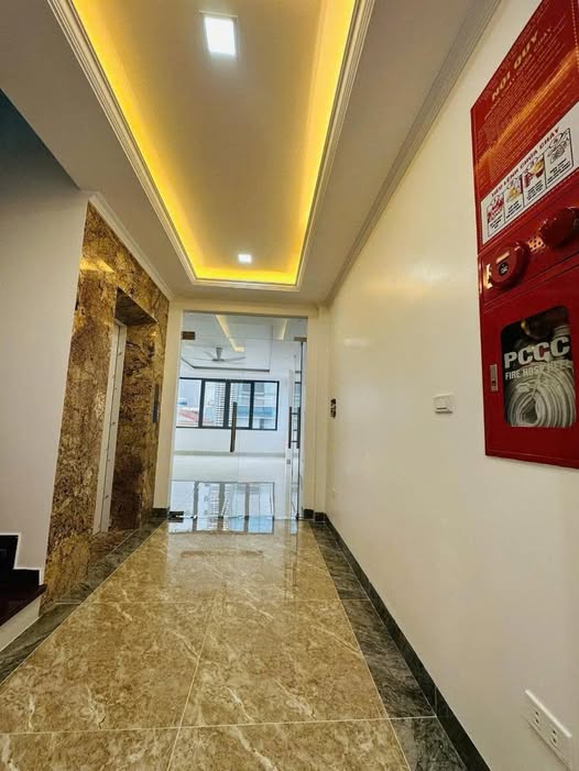 Bán nhà phân lô phố Nguyễn Hoàng, kinh doanh sầm uất.